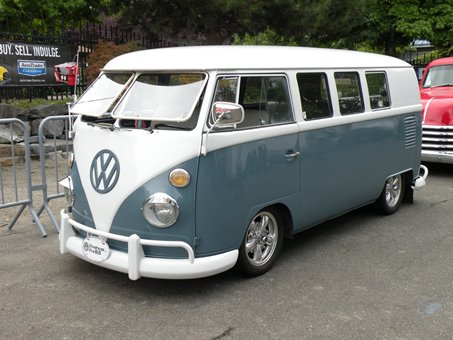 blue white van